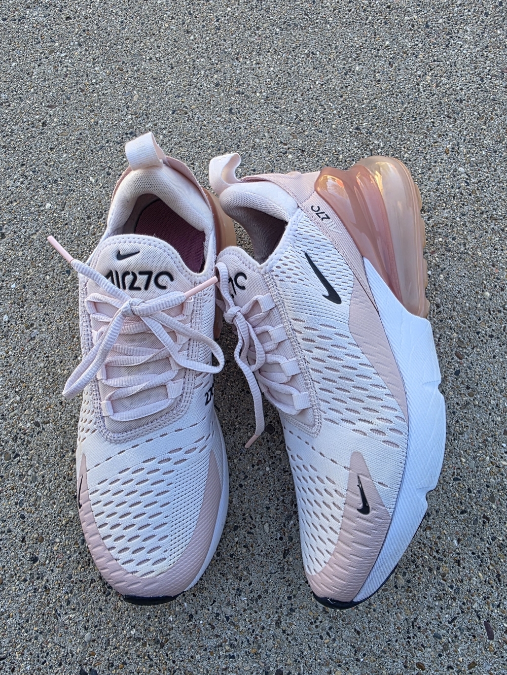 Nike Air Max 270 Women’s Sneaker Size 9 - Picture 2 of 16